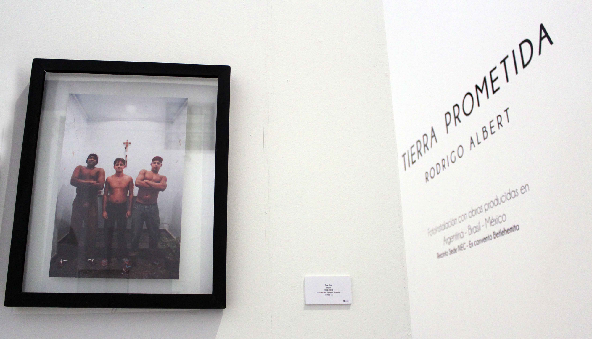 Exposición <em>Tierra prometida</em> de Rodrigo Albert