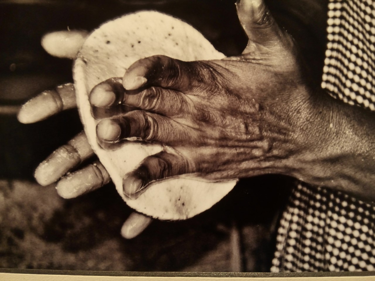 Exposición <em>Reflejos del alma en las manos</em> de Richard Keis