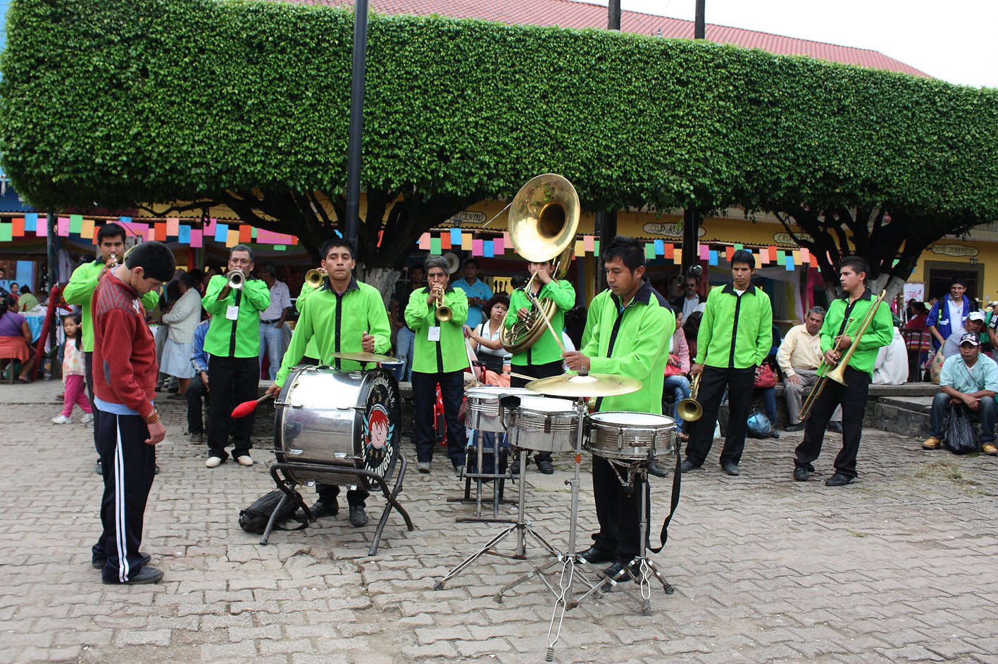 Secretaría de Cultura- Kit de prensa- Música y baile afloran en la plaza  principal de Xilitla